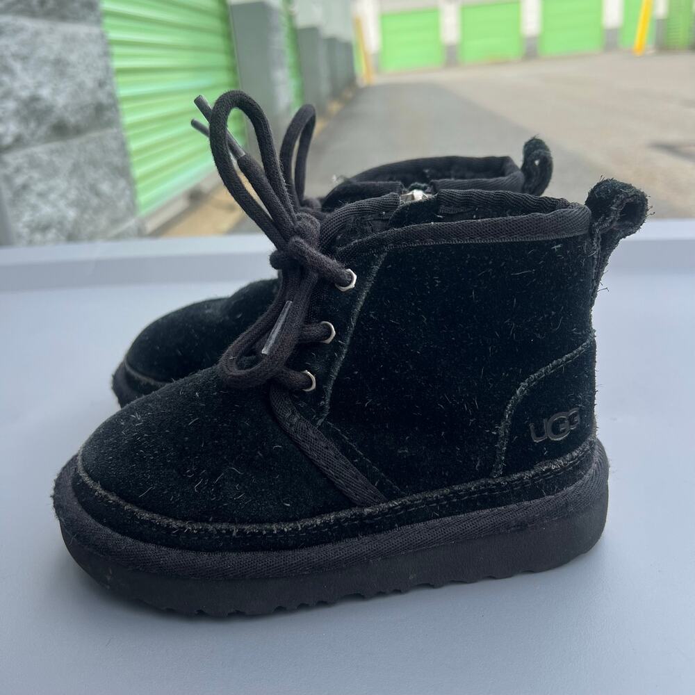 UGG Neumel Chukka Boots Toddler Size 9 Black Suede Lace Zip Up 1017320T